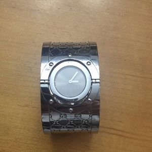 Gucci twirl watch